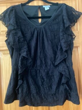 Geneology Black Lace Ruffle Peplum Top XL Flutter Sleeve Keyhole Back